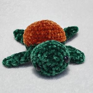 Crochet Mini Turtle Plushie - Traditional